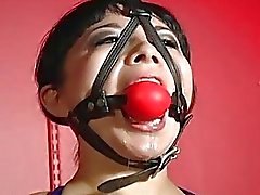 Extreme bondage training of asian girl !
