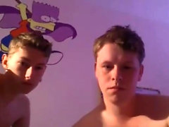 Amateur gay twinks fucking threeway