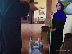 Gorgeous Arab Maid Apolonia Blows Hung Boss