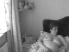 Chubby milf fingering her cooch on hidden cam