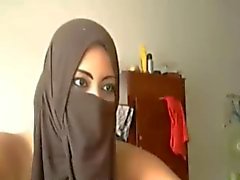 Arab GF flashes her BF on cam