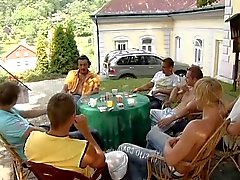 Gangbang im 9 monat Schwanger