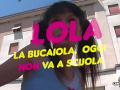 Lola la bucaiola, oggi non va a scuola (CXD01330)