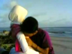 indonesian cewek jilbab mesum di tepi pantai
