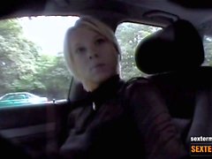 Sexy Fuesse - Hidden Cam im Auto