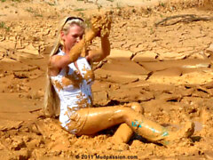Schlamm, boue, mud girl quicksand