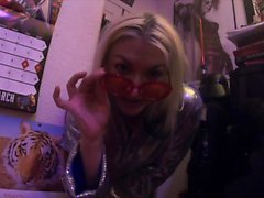 Quarantine fun with tattooed blonde Leya Falcon