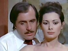 Edwige Fenech - La signora gioca bene a scopa (1974)