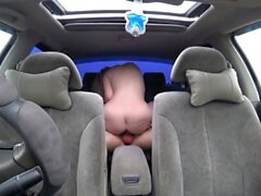 Couple russe dans une bonne baise dans la voiture
